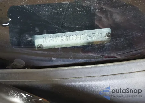 2009 Ford Focus Se z USA, uszkodzony, nr VIN 1FAHP35N09W126721